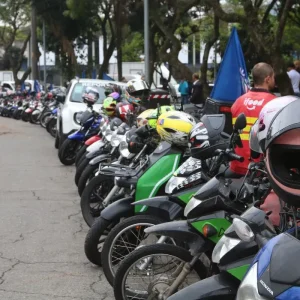 Motociclistas de app têm baixa cobertura previdenciária