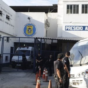 Sistema carcerário transfere bilhões em custos para famílias de presos