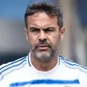Artur Jorge exalta elenco do Cruzeiro após vitória