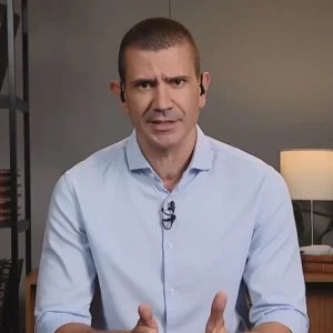 À CNN, Douglas Ruas elogia cortes de gastos de Couto no governo do Rio