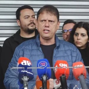 Decisão de Dino “compromete credibilidade” do STF, diz Tarcísio