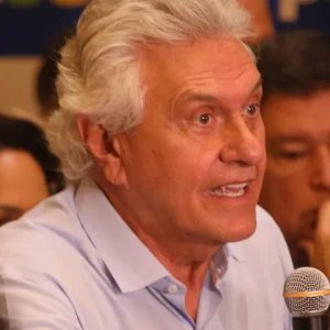 Caiado diz que apostar em Flávio Bolsonaro é como “loteria”