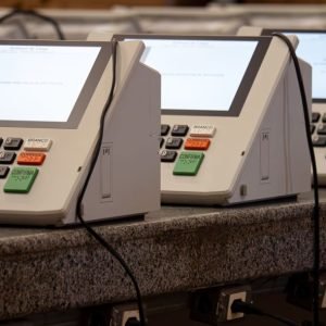 Quase metade dos eleitores de MT se identificam com a direita