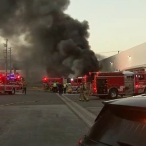 Queda de helicóptero deixa pelo menos três mortos em Los Angeles, nos EUA