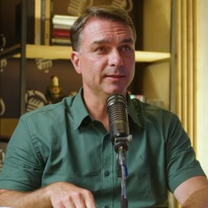 Fake news de Nossa Senhora Aparecida foi como facada em mim, diz Flávio