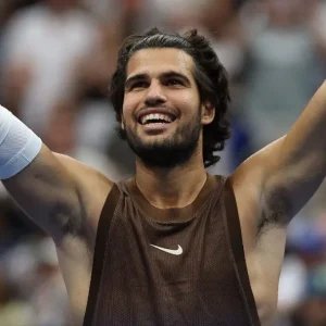 Alcaraz vence Tommy Paul e vai às quartas de final do US Open
