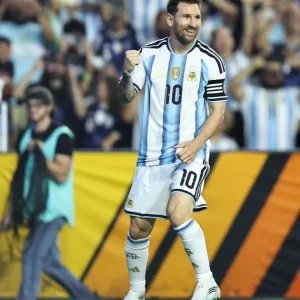 Seleção da Argentina presta homenagem a Messi após aposentadoria; assista