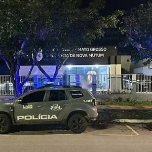 Adolescente é apreendido após tentar esconder drogas em lixeira em Nova Mutum