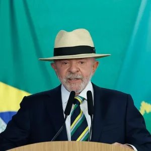 PoderData/Aya: 51% desaprovam governo Lula; 42% aprovam