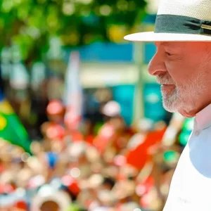 Lula vira campanha para o bolso e tenta tirar STF do centro