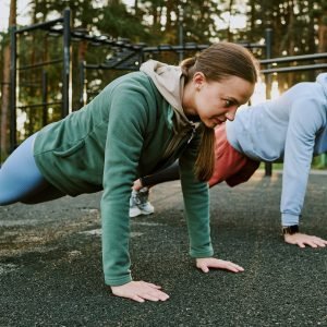 Calistenia não é só moda: treino com peso corporal melhora força e função física, apontam estudos