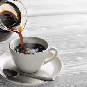 Beber chá ou café muito quente triplica risco de câncer de esôfago