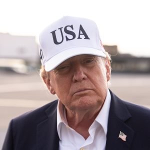 Trump pede fracionação de vacinas para crianças 'para evitar autismo' com base em teoria sem comprovação