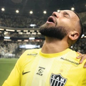 Bernard revela o que Everson disse ao time antes da vitória do Atlético-MG