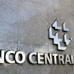 Mercado financeiro reduz previsão da inflação para 5% este ano