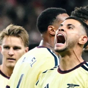 Com golaço de Bruno Guimarães, Arsenal vence Sunderland na Premier League