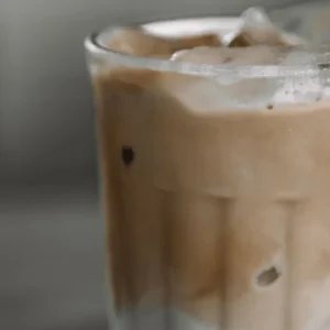 Congelar café pronto em forminhas de gelo: para que serve e como fazer; saiba diferentes formas de adaptar a receita
