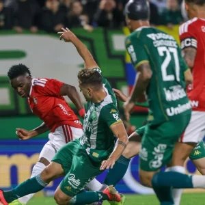 Chapecoense 1 x 2 Internacional: veja os melhores momentos do Brasileirão