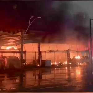 Incêndio atinge pavilhão de frutas no Ceagesp; não há vítimas