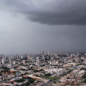 Chuva forte coloca Cuiabá e mais 59 cidades de MT em alerta – G1