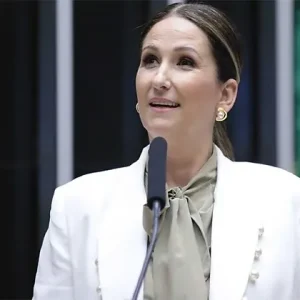 Candidata a deputada federal se diz de direita, mas votou com o PT sobre reforma tributária