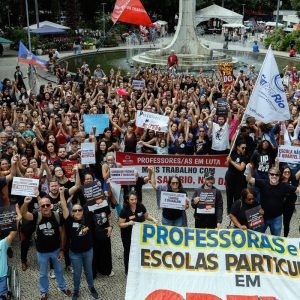 Professores de escolas particulares do Rio fazem greve de 24 horas