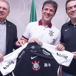 Paz aponta pedido de Stabile no Corinthians: “Parecido com o Fortaleza”