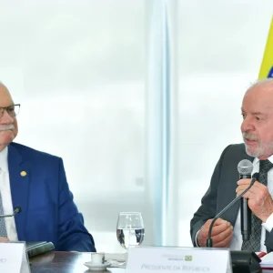 Fala de Lula a Fachin quer reforçar presidência no STF, diz Flávia Maia