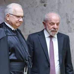 Lula tratou de crise no STF com Fachin antes de discursos no Planalto