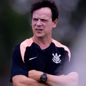 Corinthians desembarca para pegar o Estudiantes com desfalque de peso