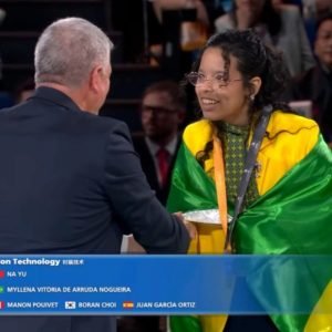 Jovem de MT que aprendeu a costurar com o pai ganha prata em mundial na China