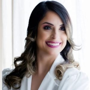 Fisioterapeuta morre após carro bater contra carreta em Tangará da Serra (MT)