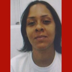 Mulher é morta a tiros em casa em Cuiabá
