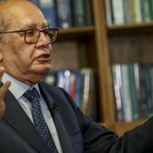 Mendes cita desequilíbrio eleitoral em afastamento de diretores da PF