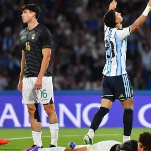 Sem Messi, Argentina goleia Bolívia em amistoso, com gol de Flaco López