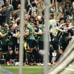 Delfim brilha, Atlético-MG supera Santos e vai à semifinal da Sul-Americana