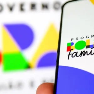 Com reajuste, Bolsa Família chegará a 48% do salário mínimo, diz economista