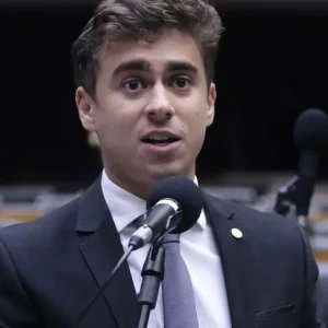 Nikolas Ferreira rebate Lula e Janja após ser chamado de “canalha”