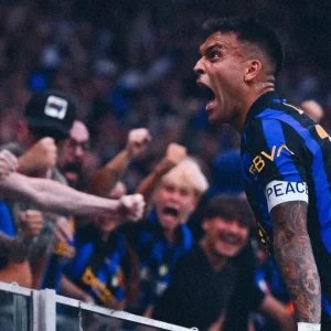 Inter de Milão vence Napoli de virada com gol no último minuto na Serie A