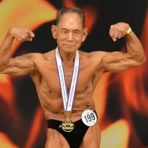 Vegetariano, japonês de 90 anos vence campeonato de fisiculturismo