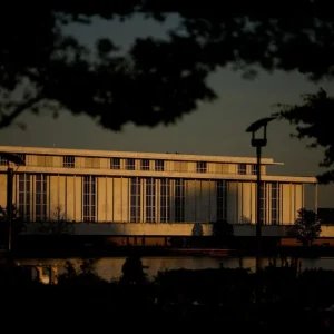 “Nunca mais será o mesmo”: Como Trump se voltou contra o Kennedy Center