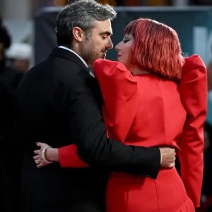 Lady Gaga escondeu bebê por três meses; saiba nome e sexo da criança