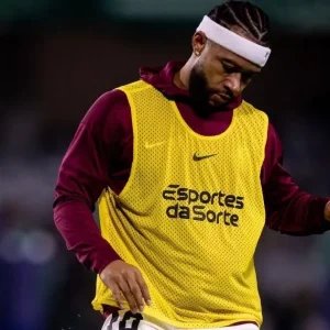 Memphis critica o Corinthians e faz cobrança: “Jogar como um time grande”