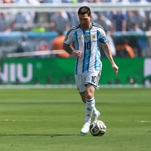 Messi joga? Veja as escalações e onde assistir a Argentina x Bolívia