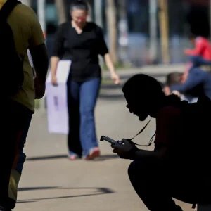 Percentual de jovens nem-nem no Brasil cai para 22,4%, mostra estudo