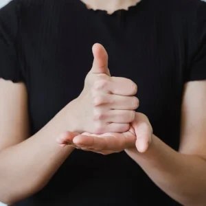 Dia Nacional do Surdo: garantia de ensino em Libras e português escrito