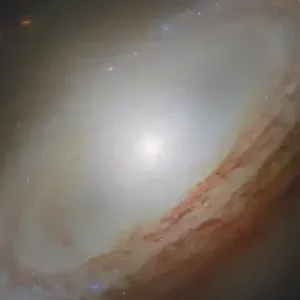 Galáxia fora de sincronia é detectada pelo Telescópio Hubble da Nasa; veja