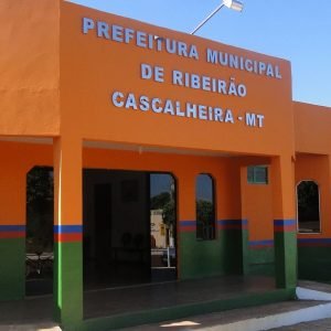 Justiça manda suspender nomeações e prefeitura afasta 38 servidores em