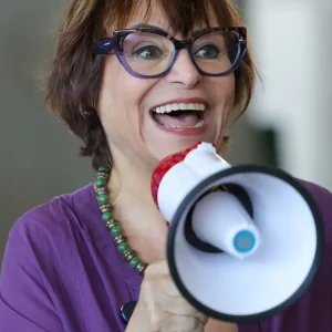 Viva Maria, da Rádio Nacional, presta serviço a mulheres há 45 anos 