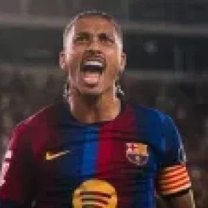 Com hat-trick de Raphinha, Barcelona mantém 100% em LaLiga